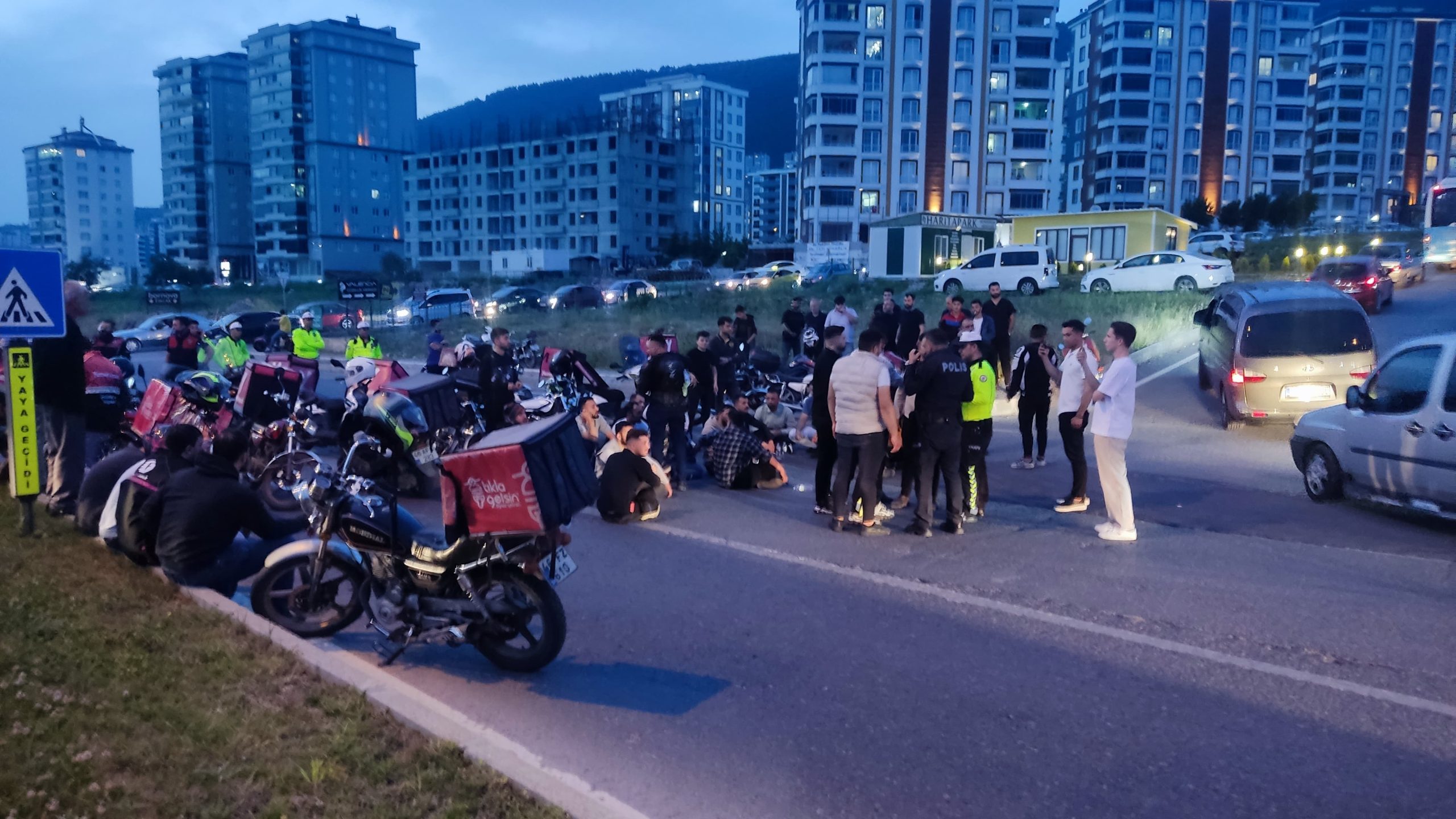 Kahramanmaraş’ta Motosiklet ile Otomobil Çarpıştı