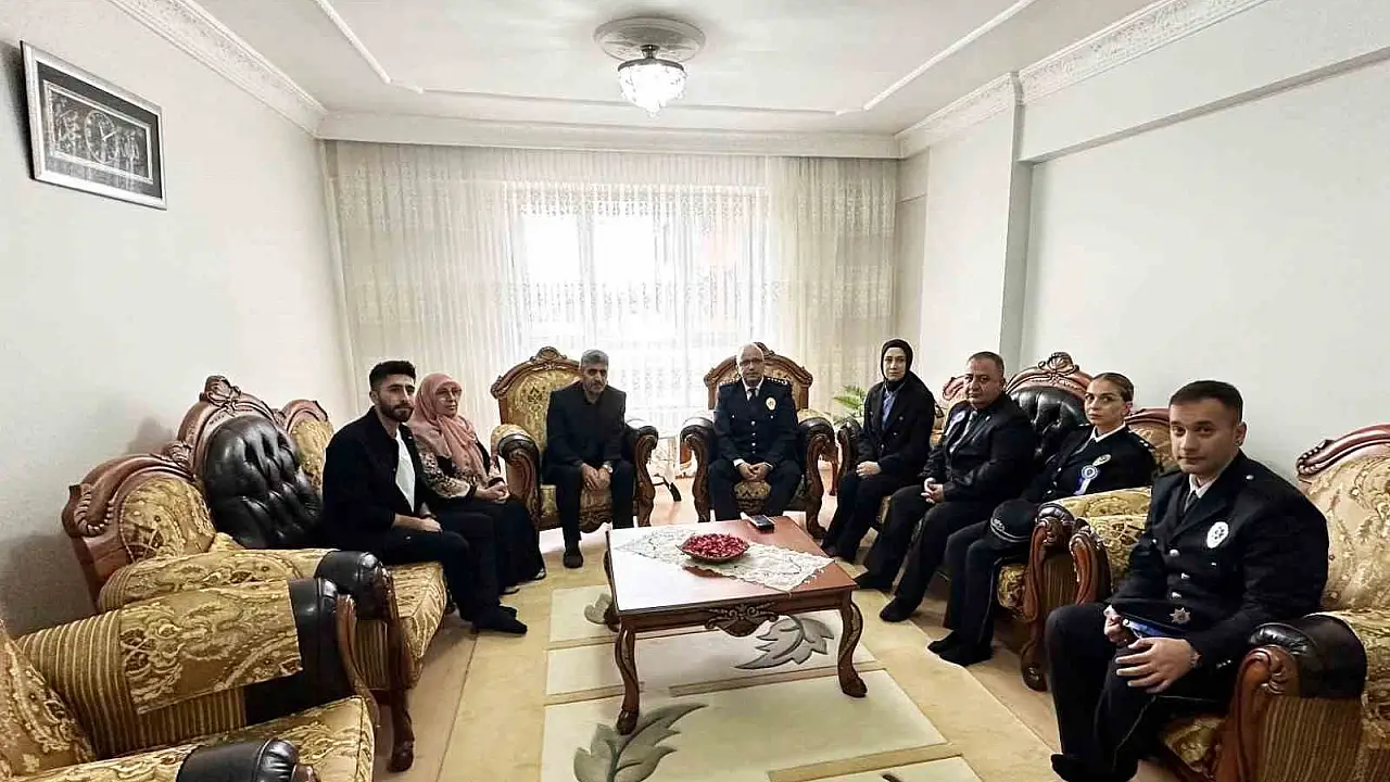 Ağrı’da şehit ailesi ziyaret edildi 2 agri da sehit ailesi ziyaret e 1712572397 OCDSzL