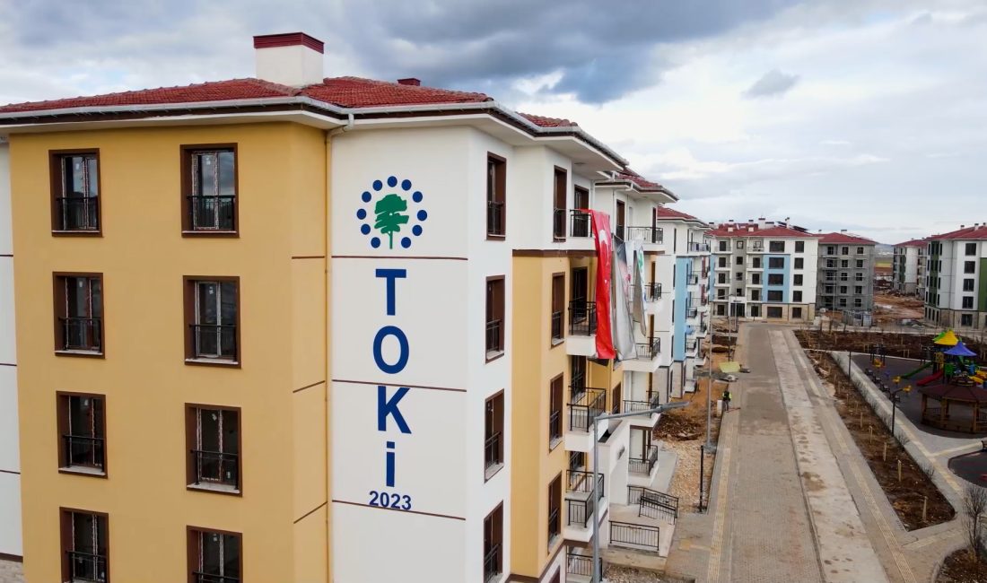 Deprem konutları teslimleri devam ediyor Deprem konutları teslimleri devam ediyor BHA-HATAY Adıyamanlı Yücel ailesini de