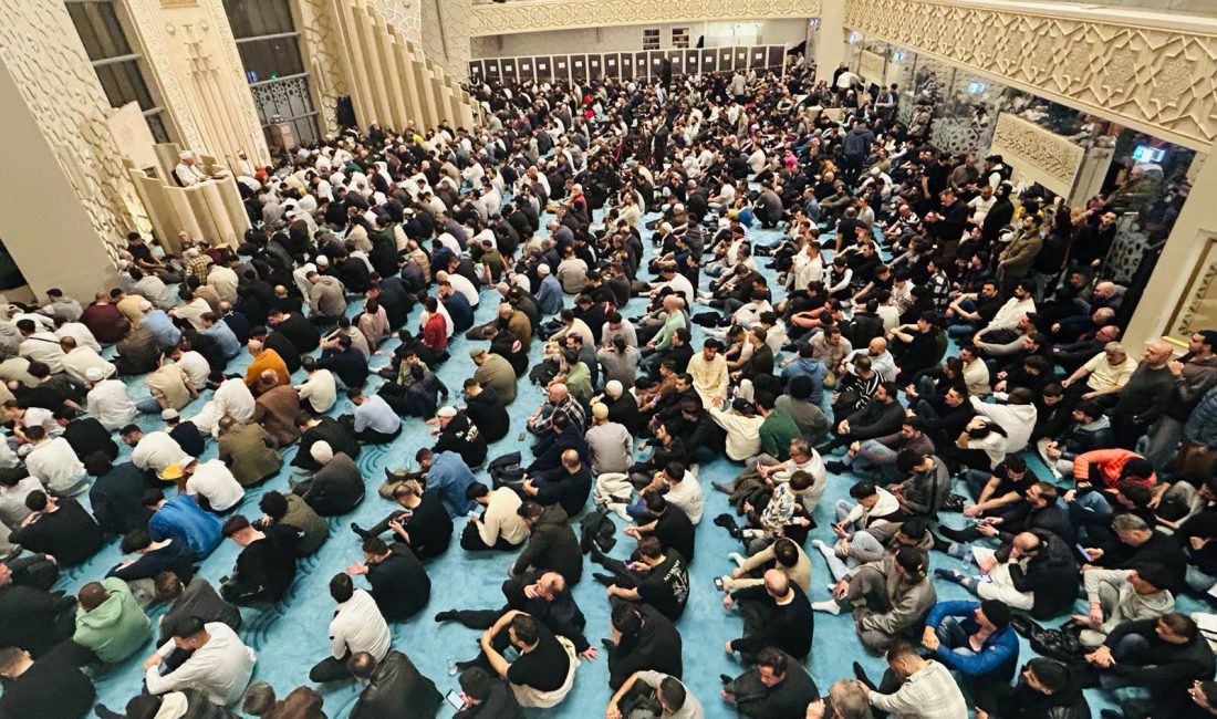 Köln Merkez Camii’nde Kadir Gecesi dualarla idrak edildi İlhan Kılıç