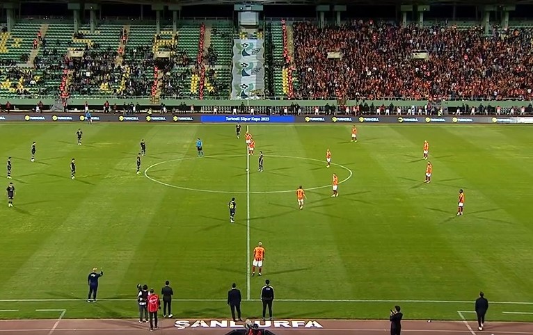Fenerbahçe çekildi; Süper Kupa finali başlamadan bitti Süper Kupa’da 1’inci dakikada Galatasaray’ın 1-0 öne geçtiği maçta Fenerbahçe’nin