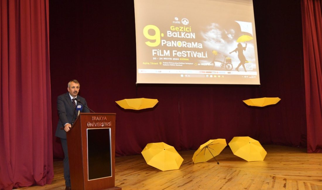   9. Gezici Balkan Panorama Film Festivali’nin açılışında konuşan