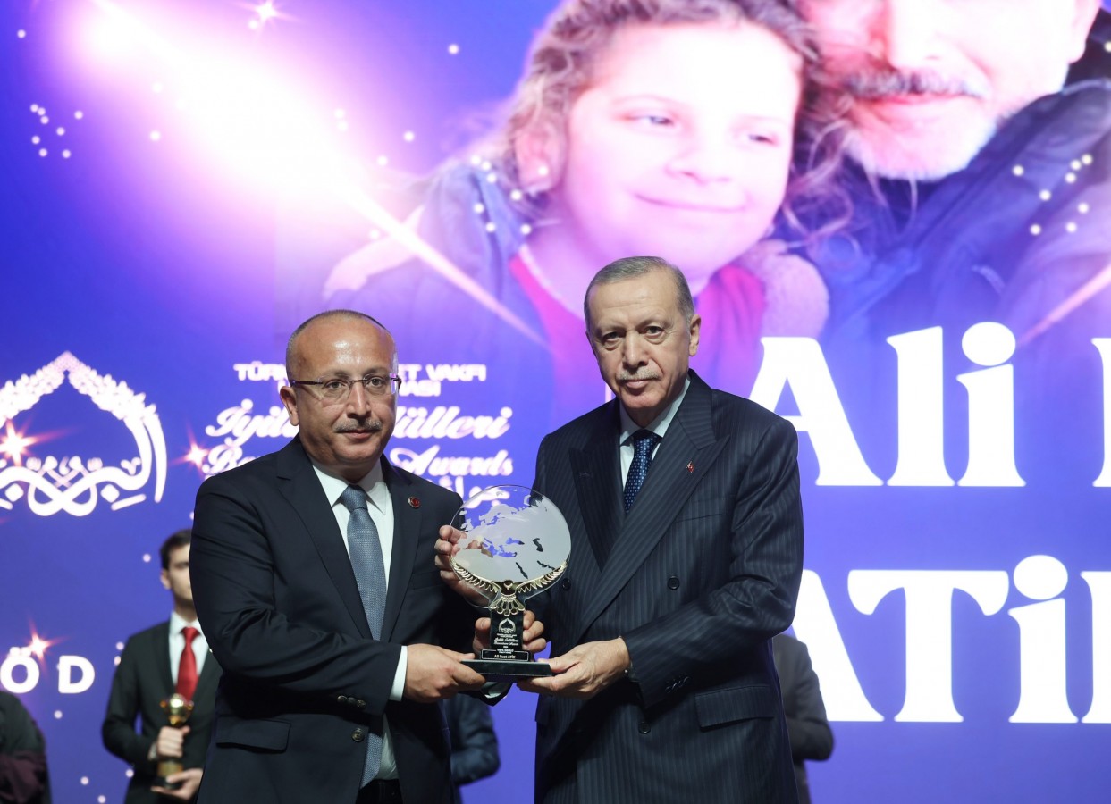 Fuat Atik "Vefa Ödülü" sahibi oldu 5 23052024110852 98625 99652