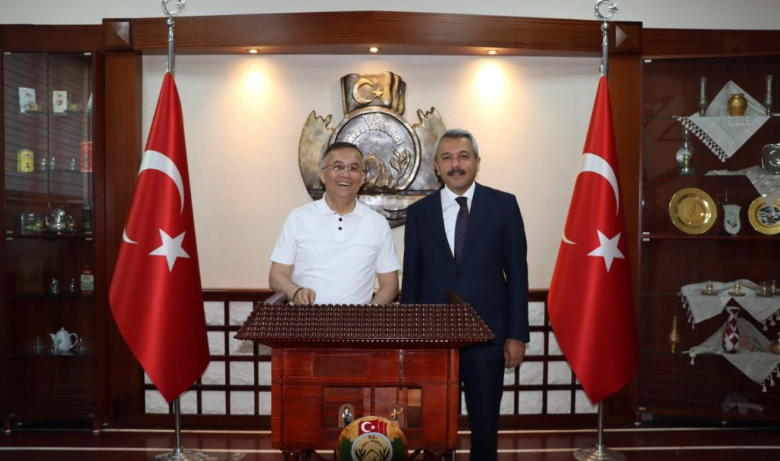 Rize’nin eski ve yeni valisi bir arada
2018-2023 yılları arasında Rize Valisi olarak görev yapan