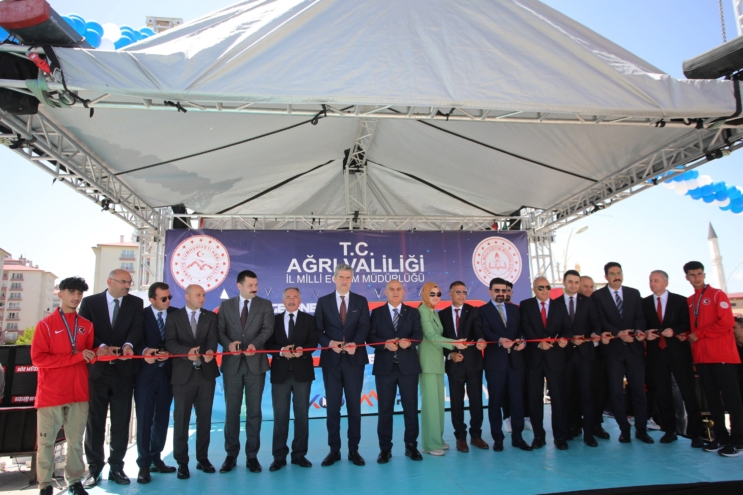 “Ağrı Geleneksel Bilim Dolu Günler” Bilim Şenliği Başladı “Ağrı Geleneksel Bilim Dolu Günler” Bilim Şenliği Başladı Servet ARSLAN/AĞRI-BHA