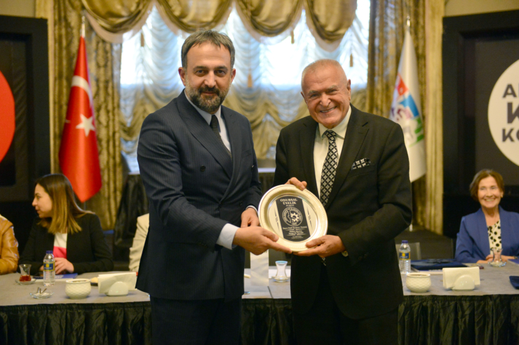 TÜSİAV’dan AKK Başkanı Yılmaz’a Onursal Üyelik Plaketi Nazlı ÖNGÖREN/ANKARA-BHA Türkiye