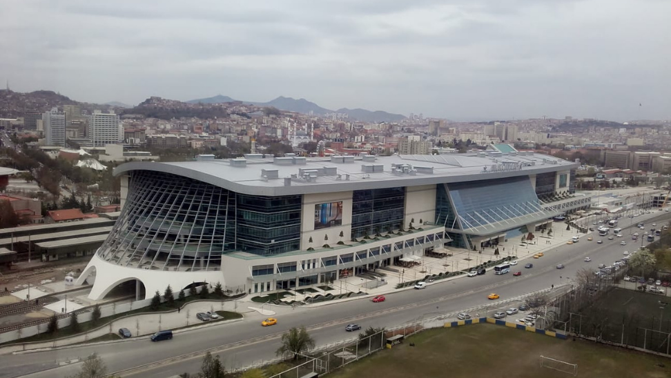 Ankara Garı’nda intihar girişimi seferleri durdurdu
Ankara Garı’nda bir kişinin intihar girişiminde bulunması nedeniyle