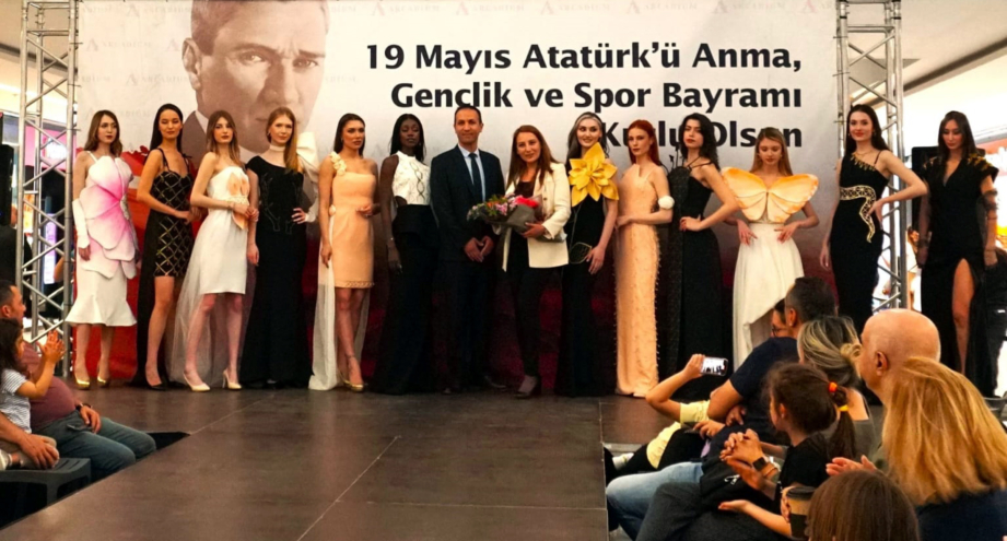 Beypazarı Meslek Yüksekokulu “Gençlik Güneşi” temalı Defile Arcadıum’da gerçekleşti Yasar