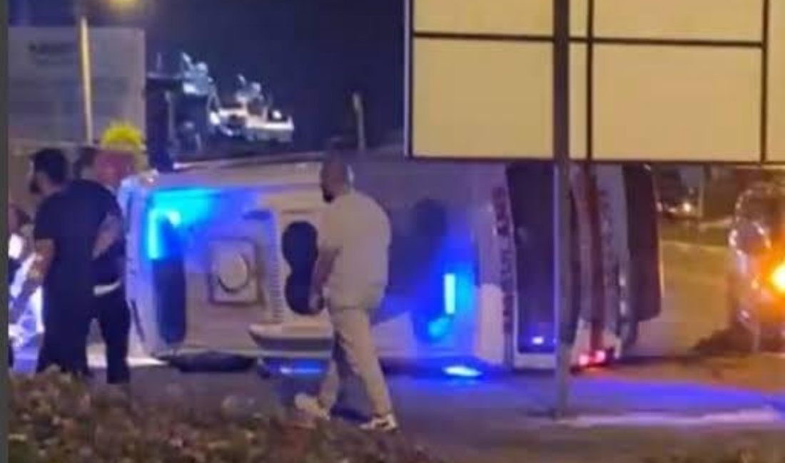 Ambulans hastaya giderken kaza yaptı ANTALYA-BHA Kaza gece saat 00.30