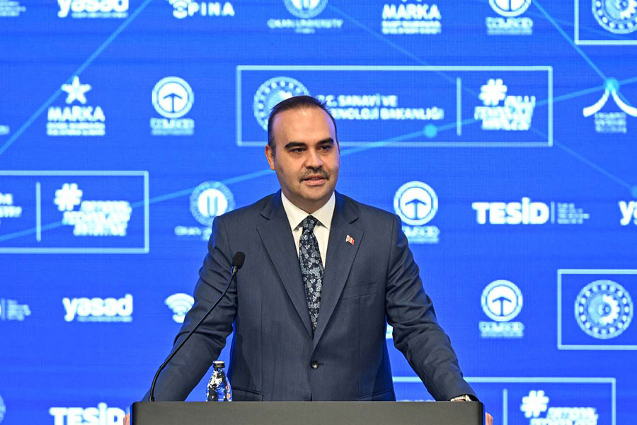 Sürücüsüz araç teknolojileri güçleniyor Sürücüsüz araç teknolojileri güçleniyor Sanayi ve Teknoloji Bakanı Mehmet Fatih
