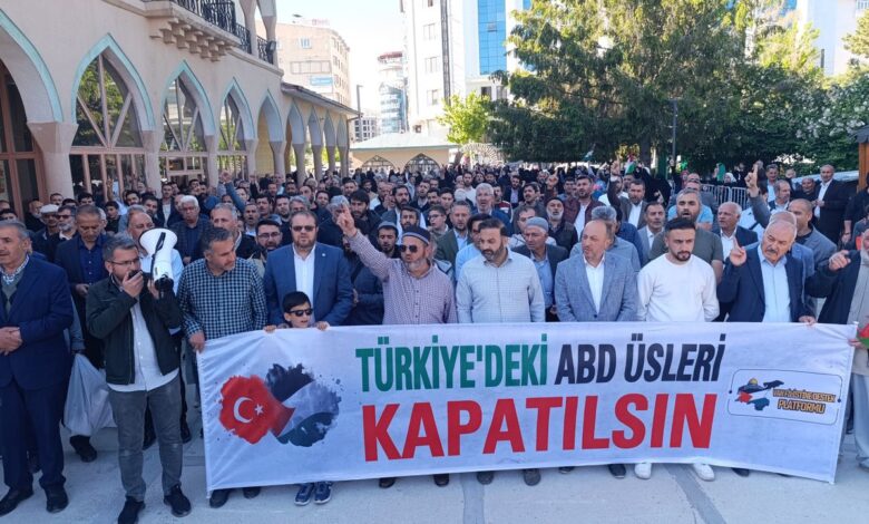 İsrail’in çadır kentteki katliamı Van’da protesto edildi
İsrail, Gazze Şeridi’ndeki Refah kentinde dün yerinden edilen