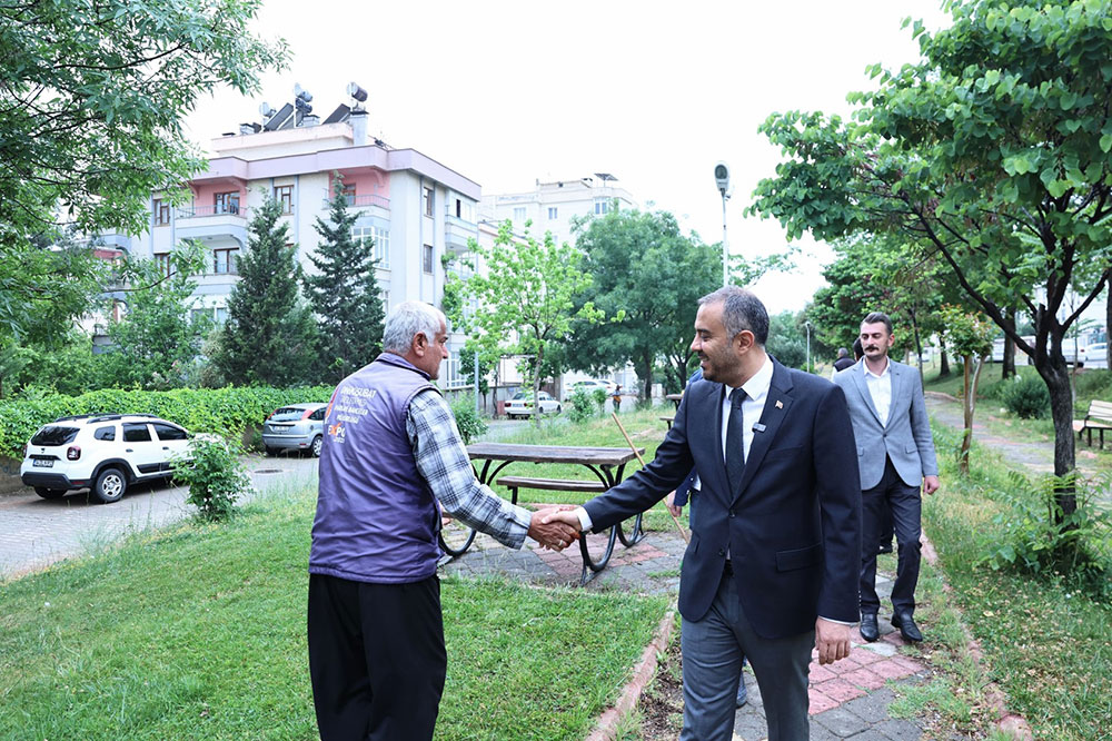 baskan-toptas-park-ve-yesil-alanlardaki-calismalari-yerinde-inceledi