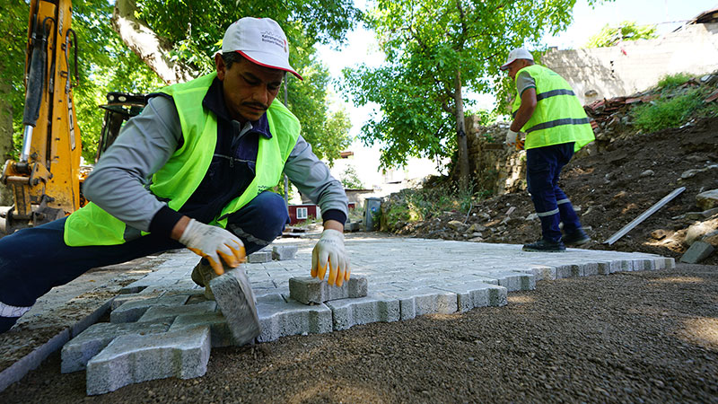 buyuksehir belediyesi dulkadiroglunda yol yenileme calismalarini yogunlastirdi1