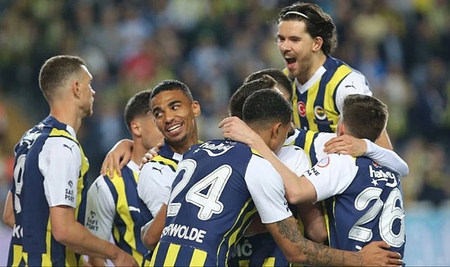 Fenerbahçe’de Galatasaray derbisi için oyunculara özel prim
Fenerbahçeli futbolculara Galatasaray derbisi öncesi prim gündemde.