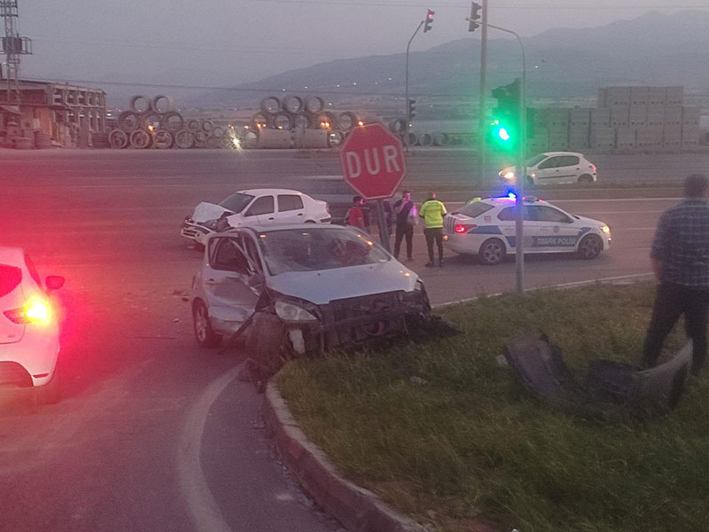 Kahramanmaraş'ta iki otomobil çarpıştı: