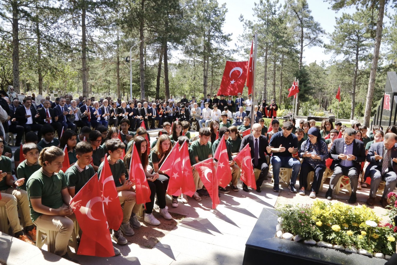 Şehit öğretmen Aybüke Yalçın dualarla anıldı 4 09062024164906 15683 38933