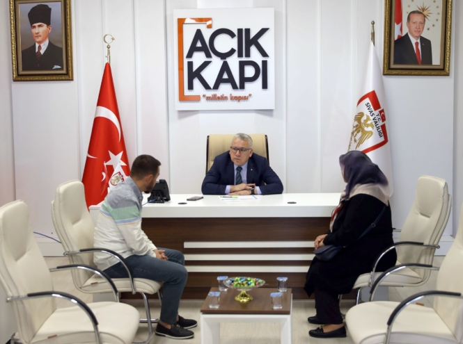   Sivas Valisi Yılmaz Şimşek, vatandaşlarla iletişim kurulması, taleplerinin