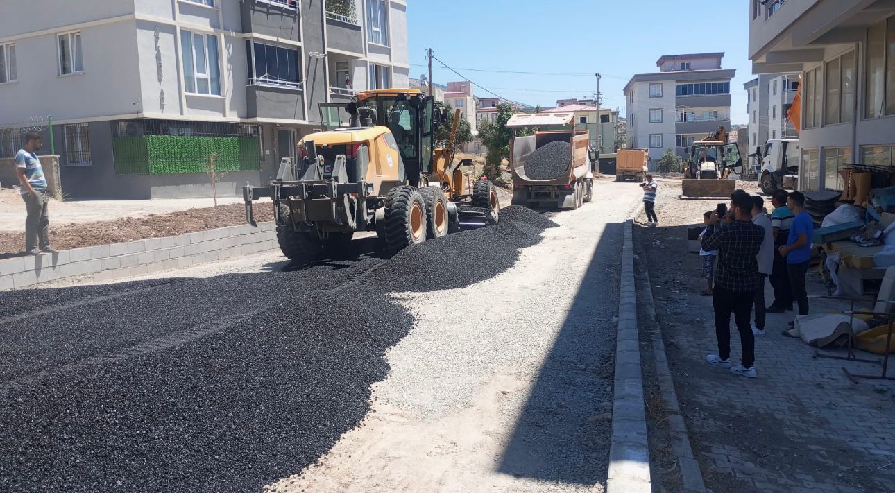 DULKADİROĞLU’NDAN ASLANBEY MAHALLESİ’NDE ASFALT ÇALIŞMASI