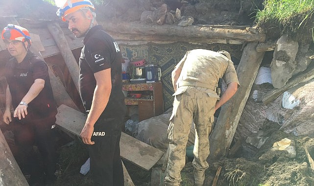 Bir vatandaş enkaz altında kaldı
Göle’nin Çardaklı köyünde bir vatandaşın evinin aniden çökmesi