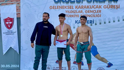 Kahramanmaraşlı iki öğrenci Türkiye derecesi elde etti. Necip Fazıl Koleji