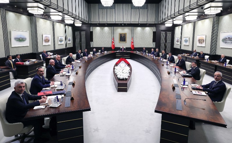 Kabine, memur ve emekli gündemi ile toplandı
Cumhurbaşkanlığı Kabinesi, Cumhurbaşkanı Recep Tayyip Erdoğan başkanlığında toplandı.