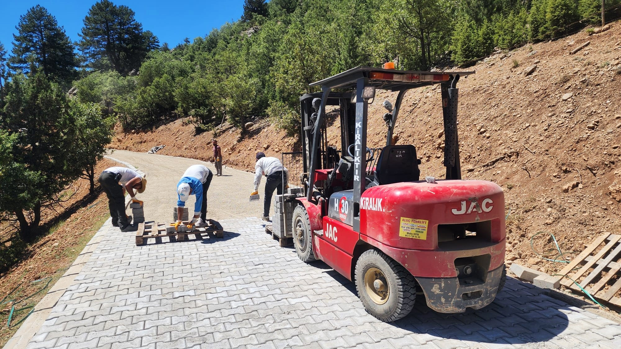 Göksun Kırsalında Daha Konforlu Ulaşım İçin Büyükşehir Sahada