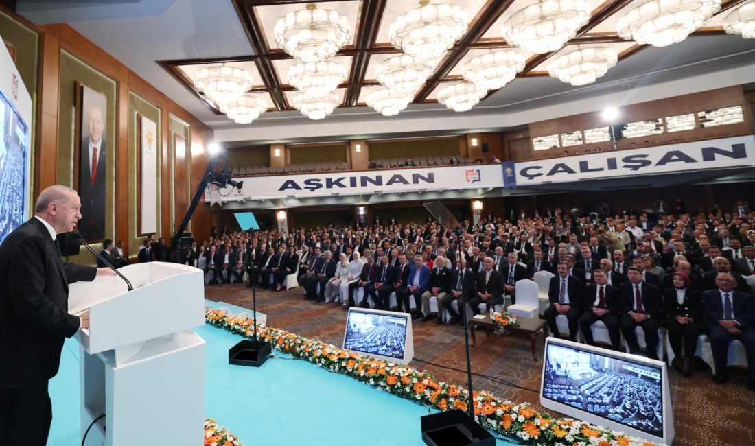AK Parti Yerel Yönetimler İstişare ve Değerlendirme Toplantısı’na katılan Başkan