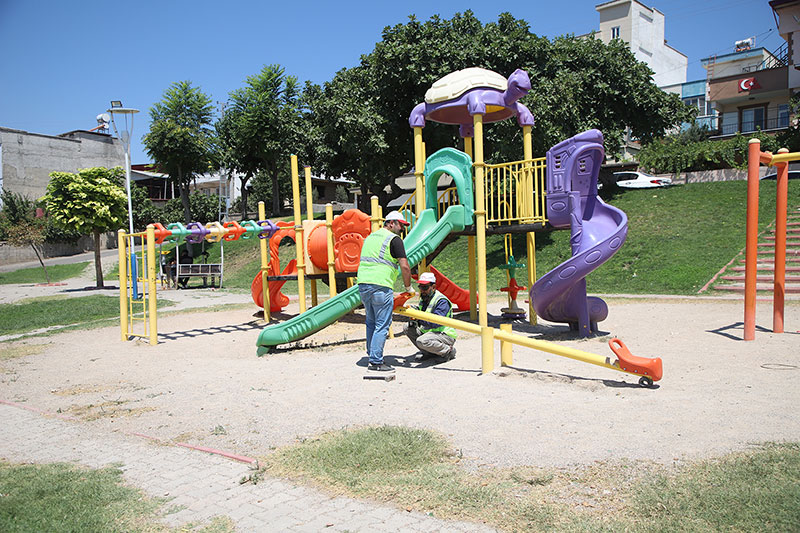 DULKADİROĞLU ARSLANBEY MAHALLESİ TEPE PARKI YENİLENDİ