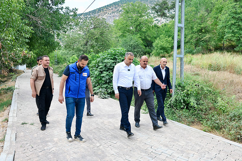 onikisubat belediyesi dongel mahallesinde kilit parke calismalarinda sona geldi1