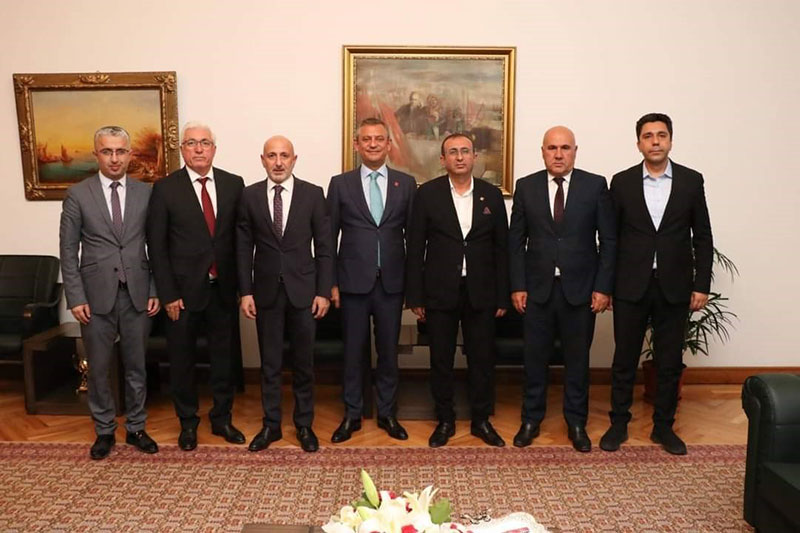 vicdan-chp-genel-baskani-ozgur-ozel-ile-ankarada-onemli-bir-gorusme-gerceklestirdi