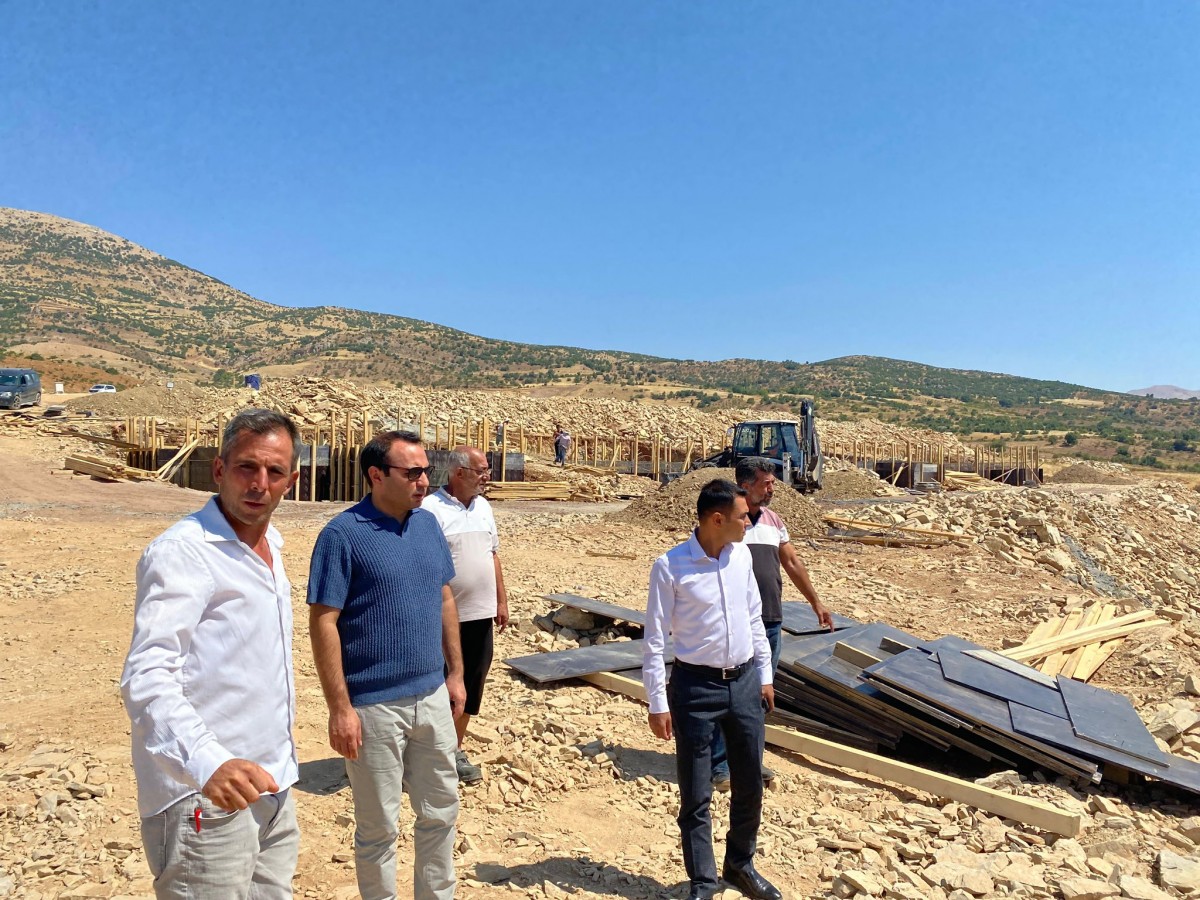 Kalıcı köy evlerindeki çalışmaları inceledi 4 06082024154840 70382 85132