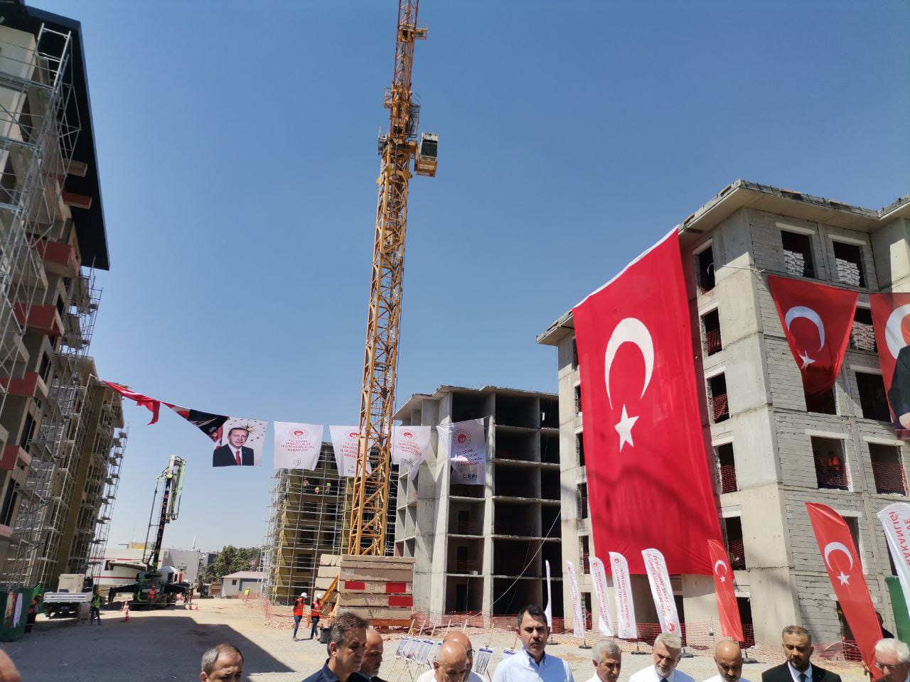 Bakan Kurum, Ebrar Sitesi İnşaat Alanında İncelemede Bulundu