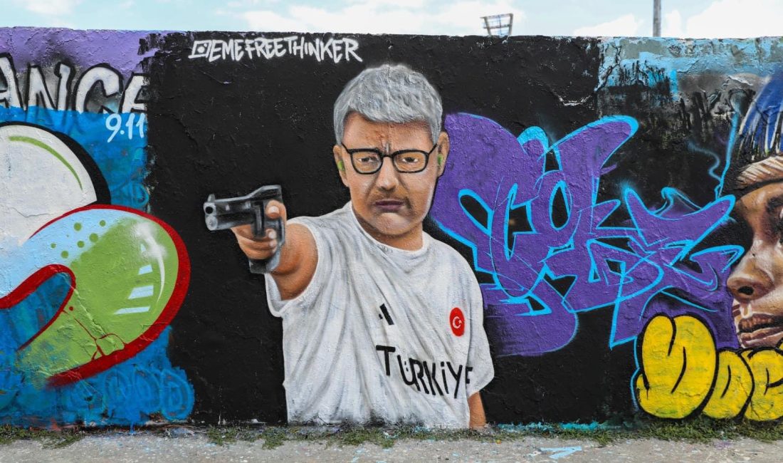 Berlin Mauer Park’ta Türk Sporcu Yusuf Dikeç’in İkonik Pozu grafitiye