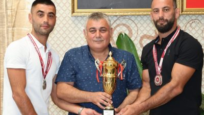 Başkan Yıldırım madalya alan güreşçileri ağırladı Denizli Beyağaç Hüseyin Çokal