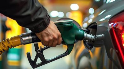 Petrol fiyatlarındaki dalgalanmalar sonrası akaryakıt fiyatlarında değişiklik yaşandı. Motorin grubuna