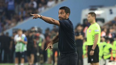 Beşiktaş'ın teknik direktörü van Bronckhorst, Trabzonspor ile 1-1 berabere kaldıkları