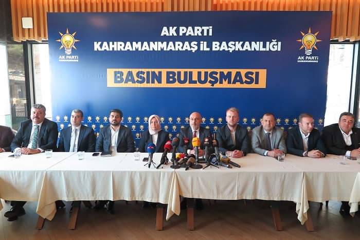 AK Parti İl Başkanı Av. M. Burak Gül, Yeni Yönetimi Basına Tanıttı