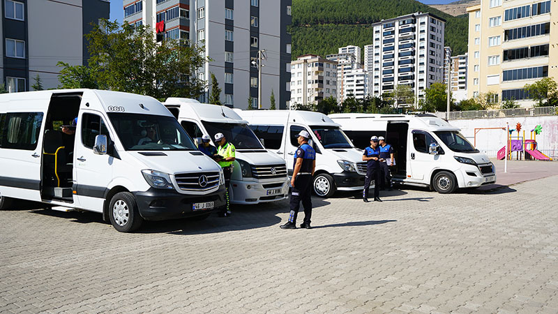 buyuksehir zabitasi ogrencilerin konforlu ulasimi icin gorev basinda