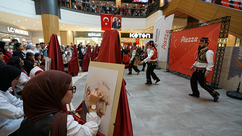 cumhuriyet kutlamalarinda buyuksehirin halk oyunlari ekibi gorsel solen sundu