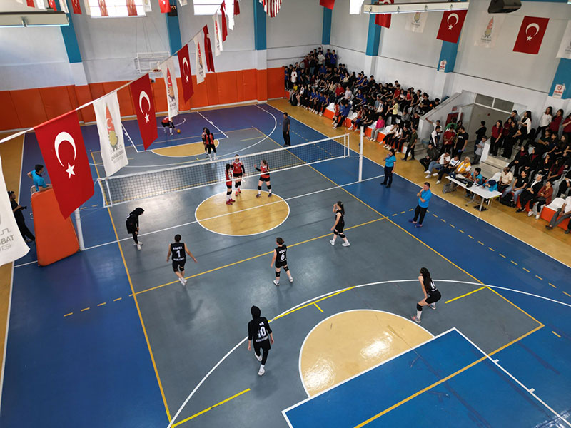 onikisubat belediyesinin cumhuriyet spor soleninde final heyecani yasandi