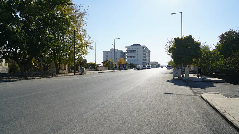 Mahir Ünal Caddesi’nin yanı