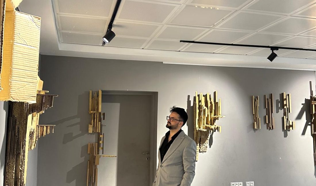Açılış konuşmasını yapan Dr. Öğr. Üyesi Nazif GÜR, Anakronizm ve
