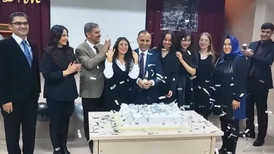 Öğrencilerden Kemal Çetin ve Ebrar Kekeç'in keman dinletisi davetlilerden bol