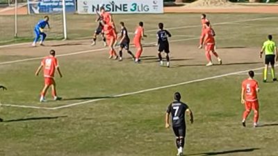 Maçın başlama düdüğüyle hızlı bir tempoda başlayan Kahramanmaraşspor, birçok pozisyonu