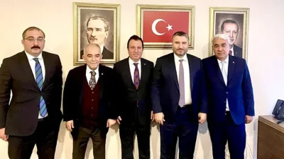 Toplantıda, bakır ve çelik mutfak eşyaları, konfeksiyon kumaş, geri dönüşüm