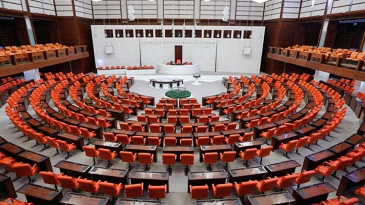 Yeni resmi tatil yolda: Meclis'e sunulacağı tarih açıklandı 1 tbmmde bu hafta gundemde neler var
