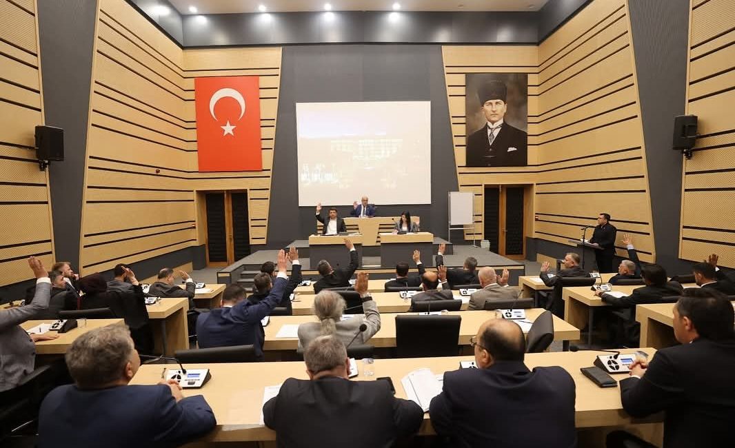 Toplantı sonunda konuşan Başkan Mehmet Akpınar, alınan kararların Dulkadiroğlu’nun geleceği