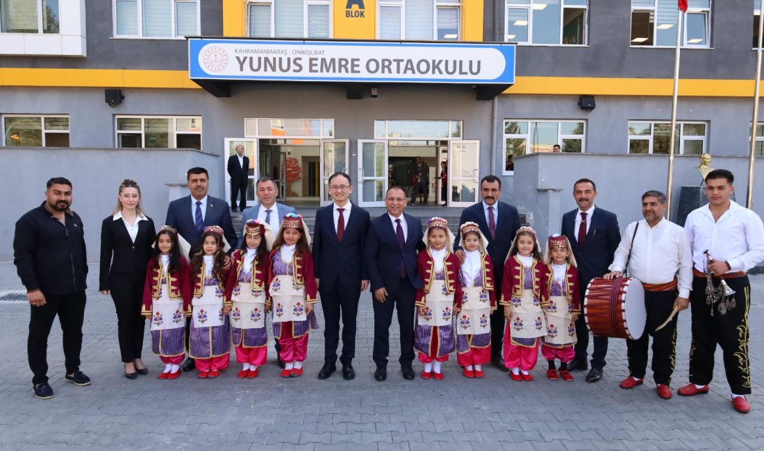 Ardından, Çin Büyükelçiliği’nce temin edilen dizüstü bilgisayarlar okul yönetimine teslim