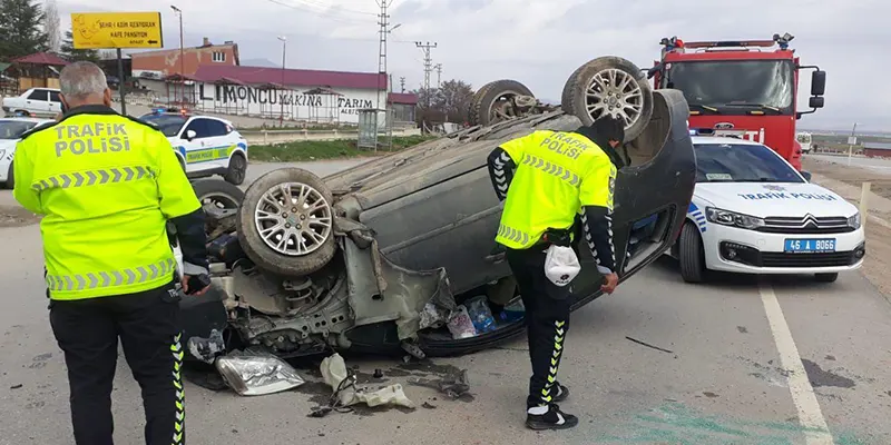 Afşin’de otomobil takla attı: 2 yaralı Kahramanmaraş’ın Afşin ilçesinde otomobilin takla atması sonucu yaşanan trafik kazasında