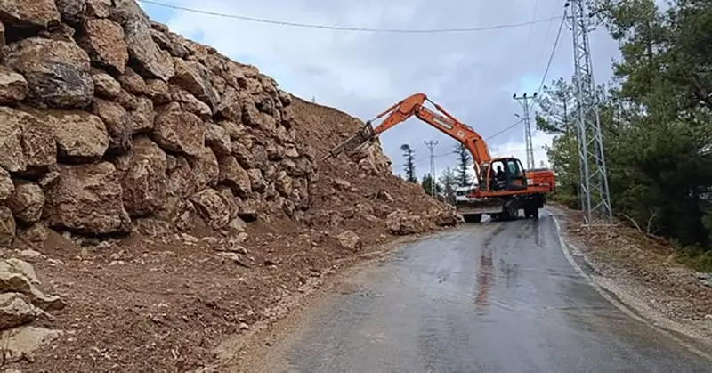 dulkadiroglu belediyesi yol onarim calismalarini araliksiz surduruyor